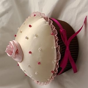 Cupcake shaped jewelry box